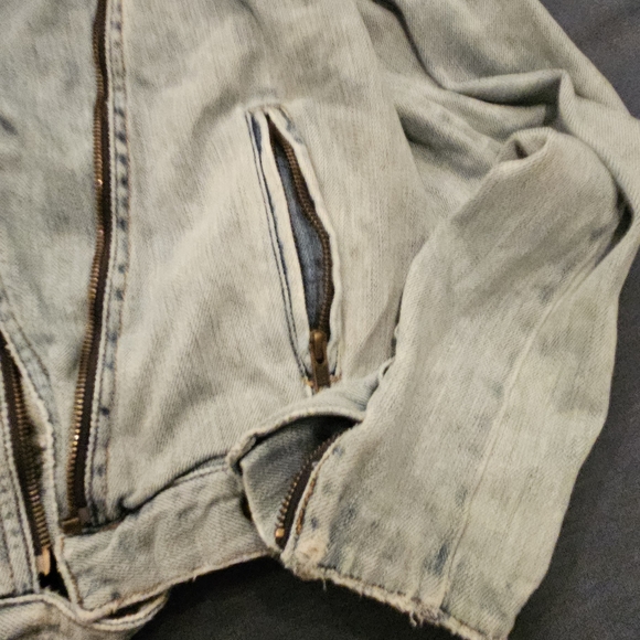 Gap jean jacket size Lg - Picture 5 of 5